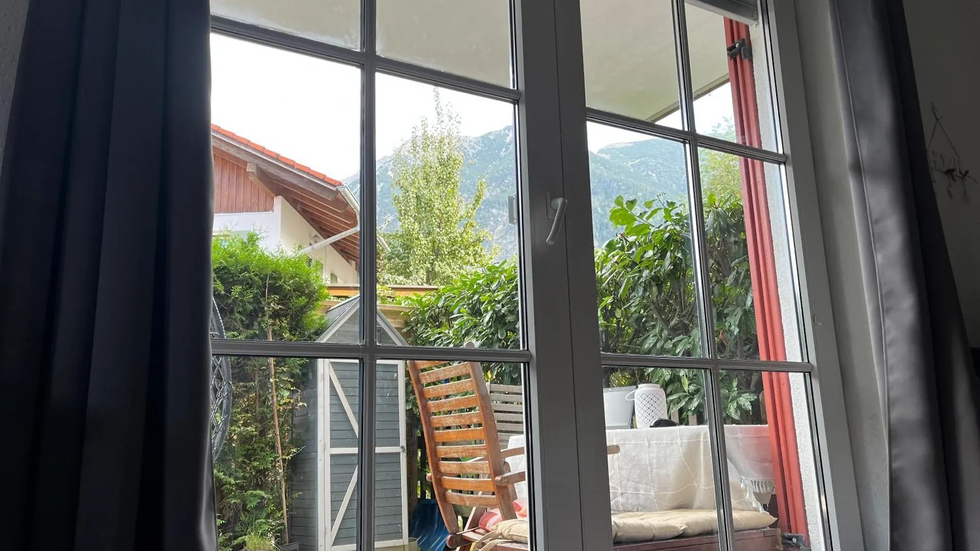 Happy Trails, Cosy One Room Garten Apartment contacts
